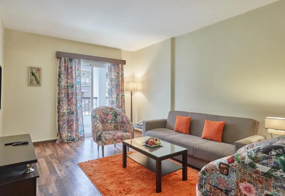 Golden Carven Hotel