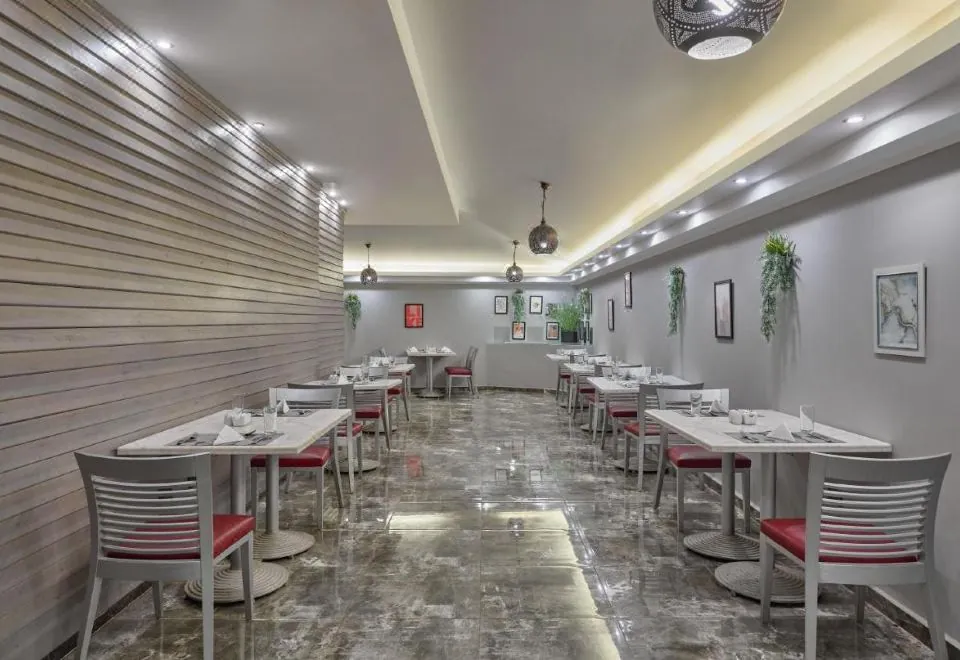 Golden Carven Hotel