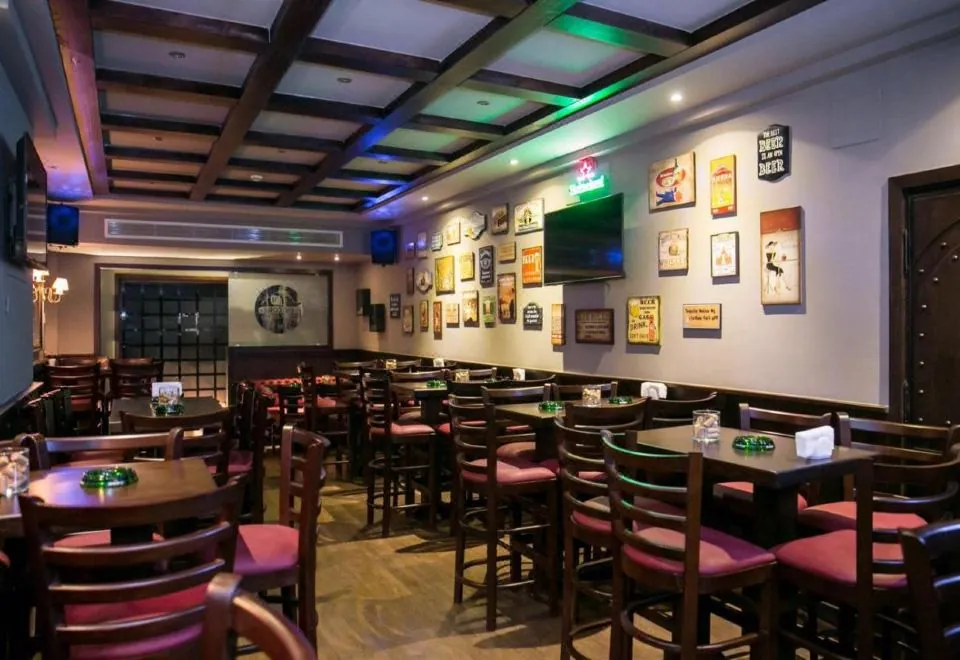 Golden Carven Hotel