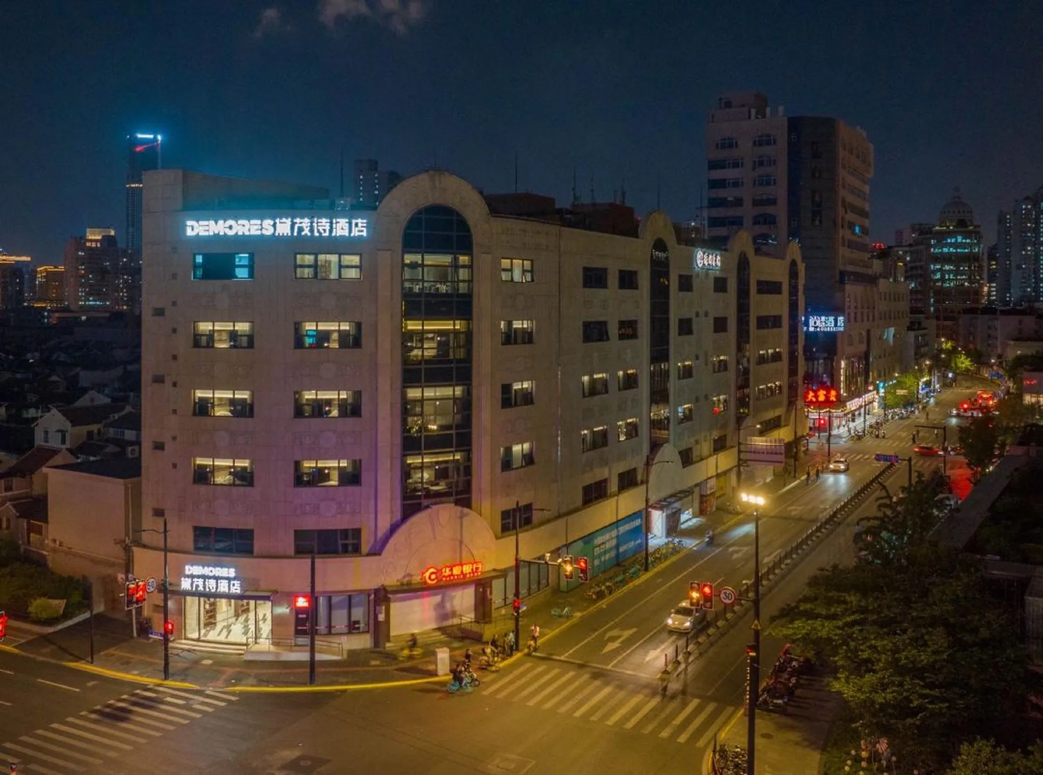 DEMORES  Hotel