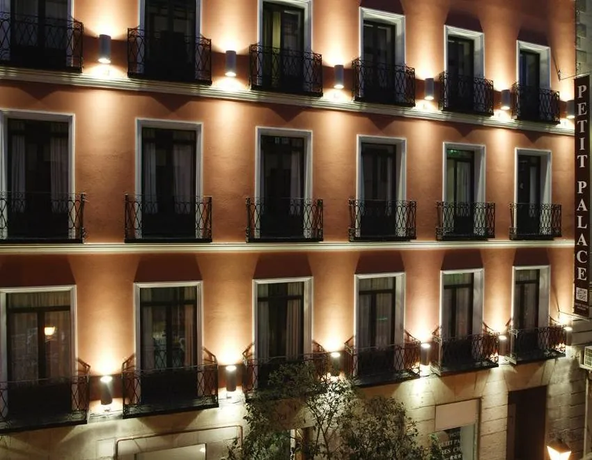 Petit Palace Tres Cruces