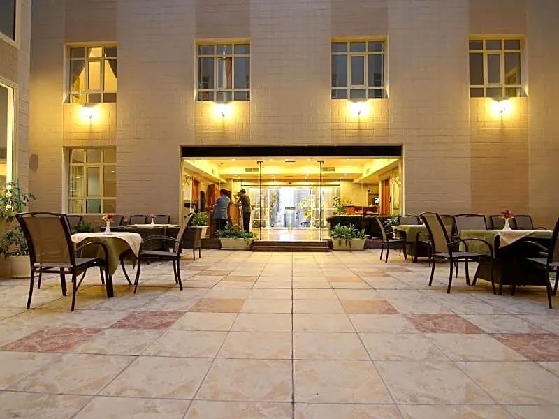 Le Park Hotel