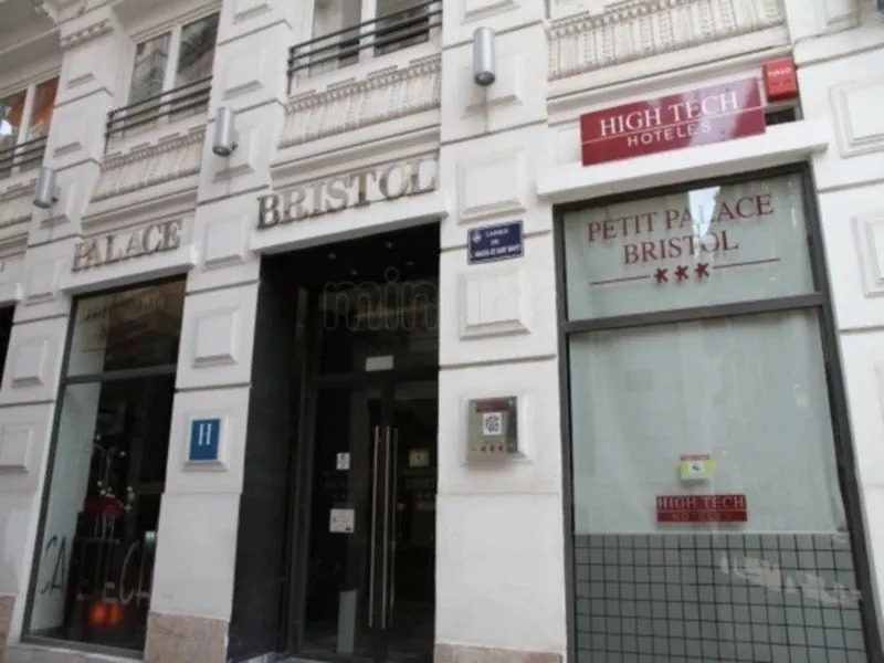 Petit Palace Plaza de la Reina