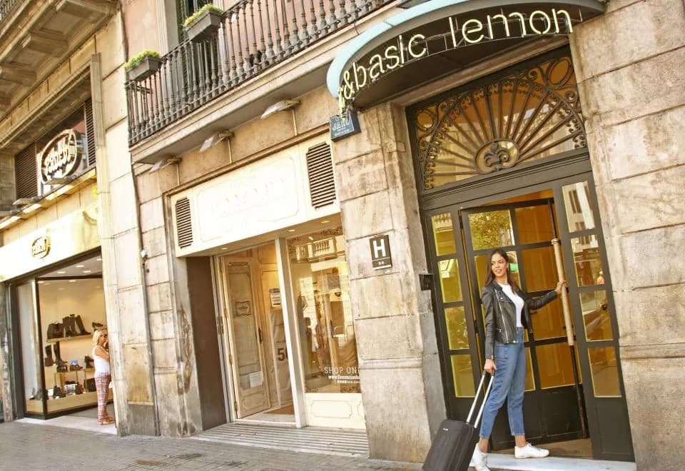 Chic & Basic Lemon Boutique Hotel