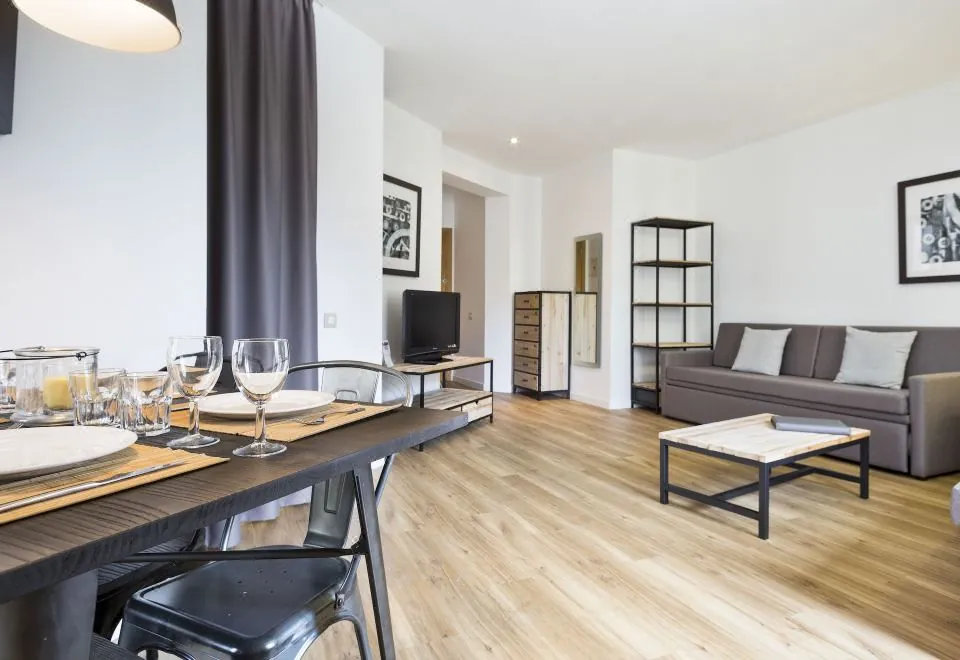 Amister Apartments