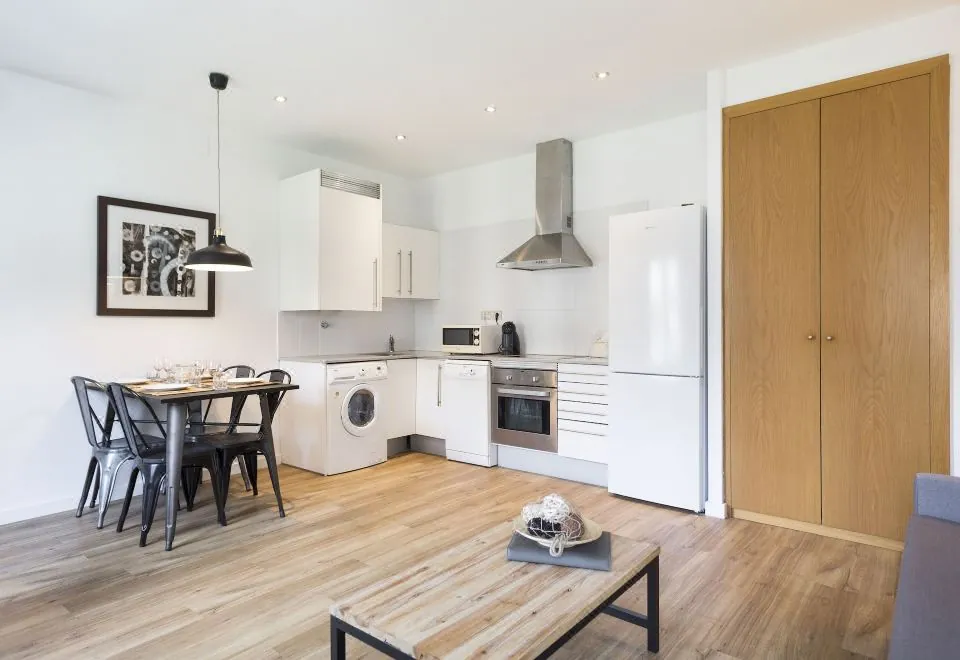 Amister Apartments