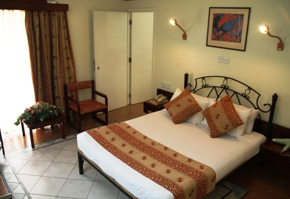 Mayhouse 680 Hotel