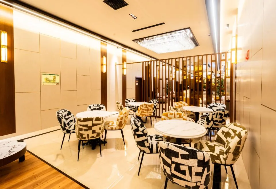 Grand Astoria Hotel