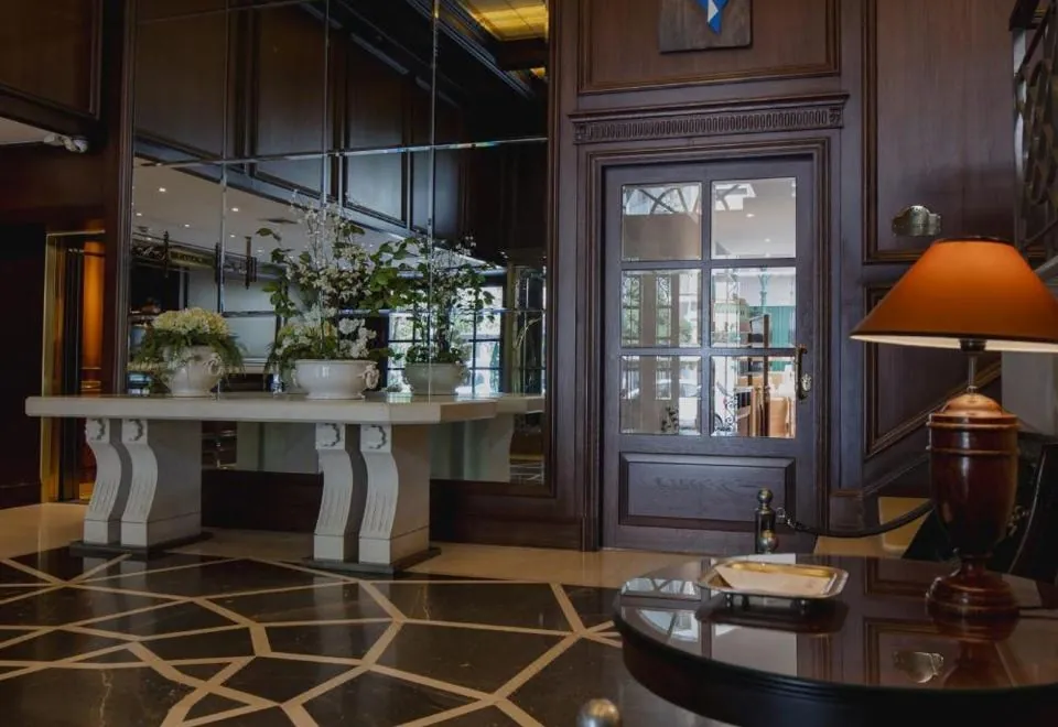 Hera Hotel
