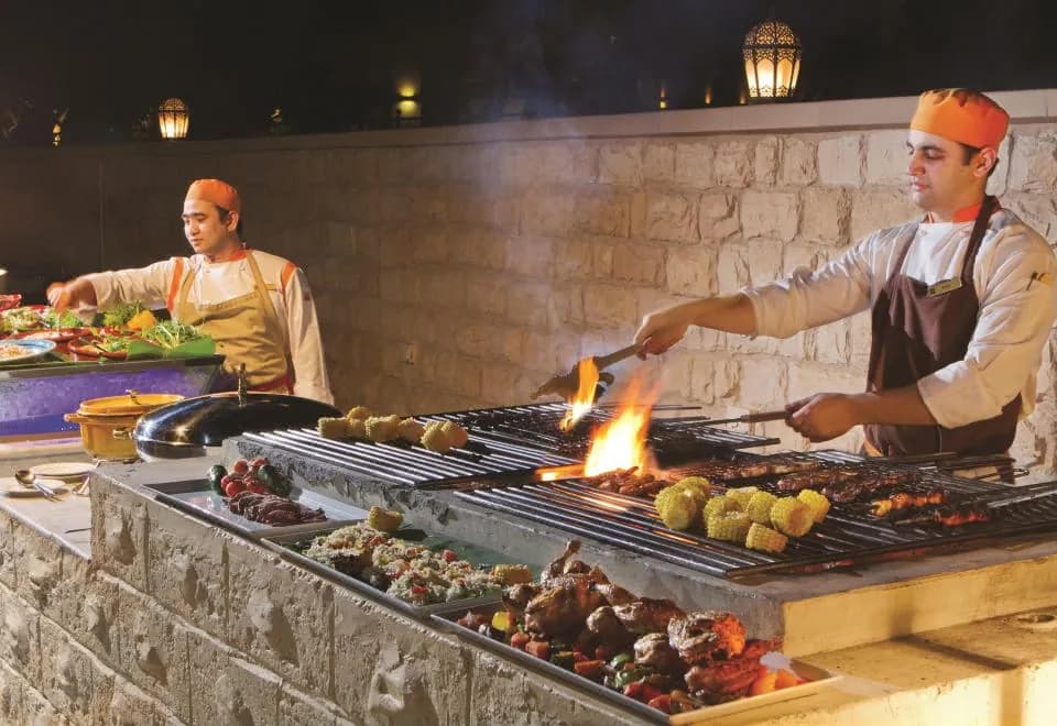 Traders Hotel, Qaryat Al Beri