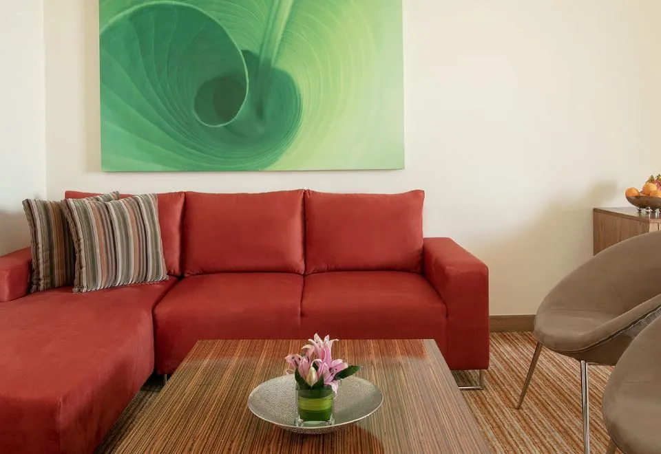 Traders Hotel, Qaryat Al Beri