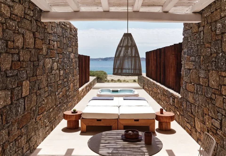 Bill & Coo Suites and Lounge -The Leading Hotels of The World