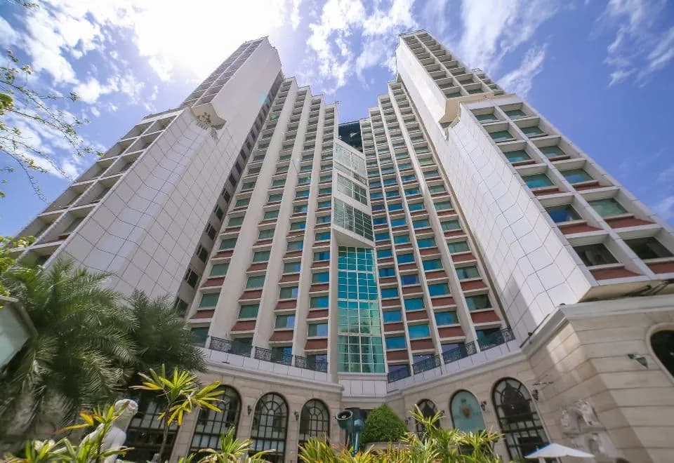 Hotel the Royal Plaza