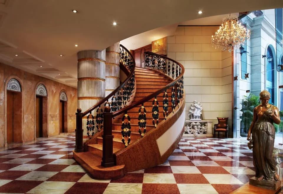 Hotel the Royal Plaza
