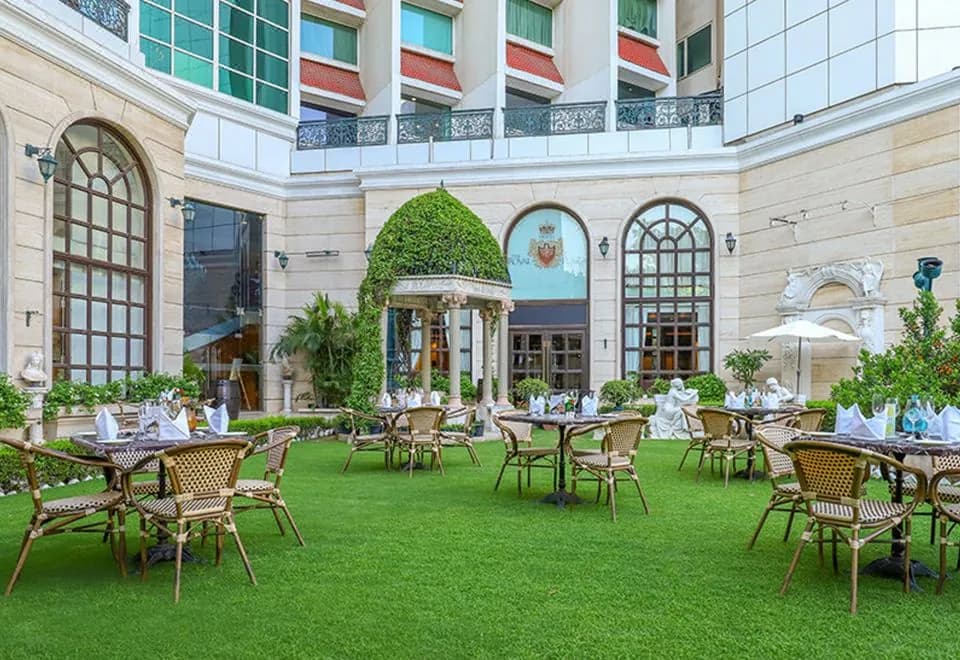 Hotel the Royal Plaza