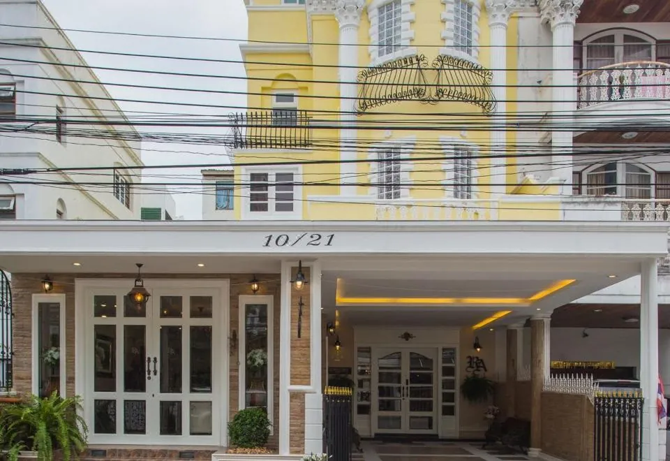 The Ritz Aree