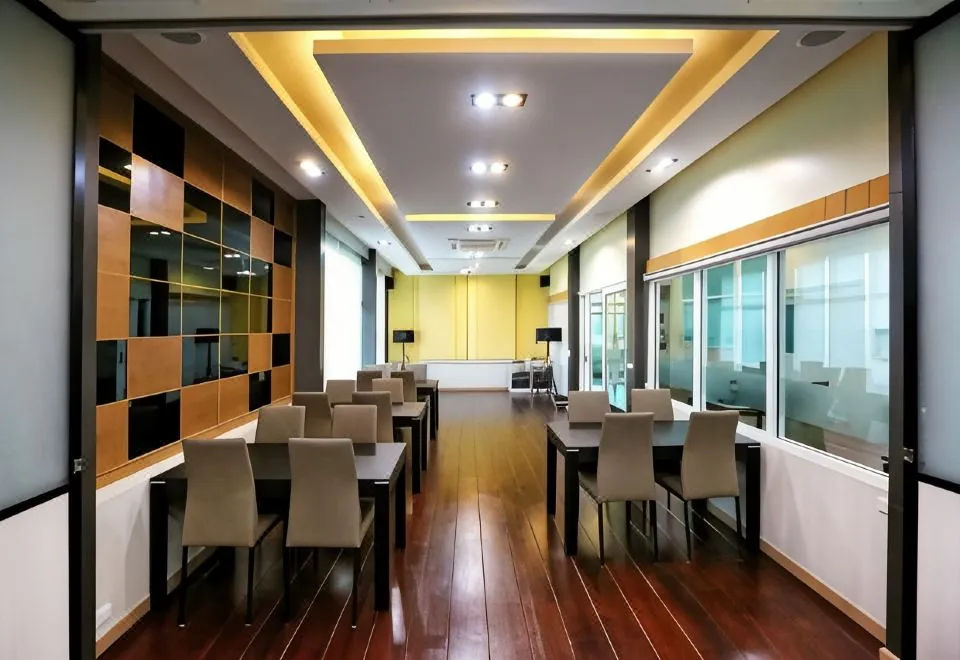 RoomQuest Suvarnabhumi Airport Romklao Soi 6