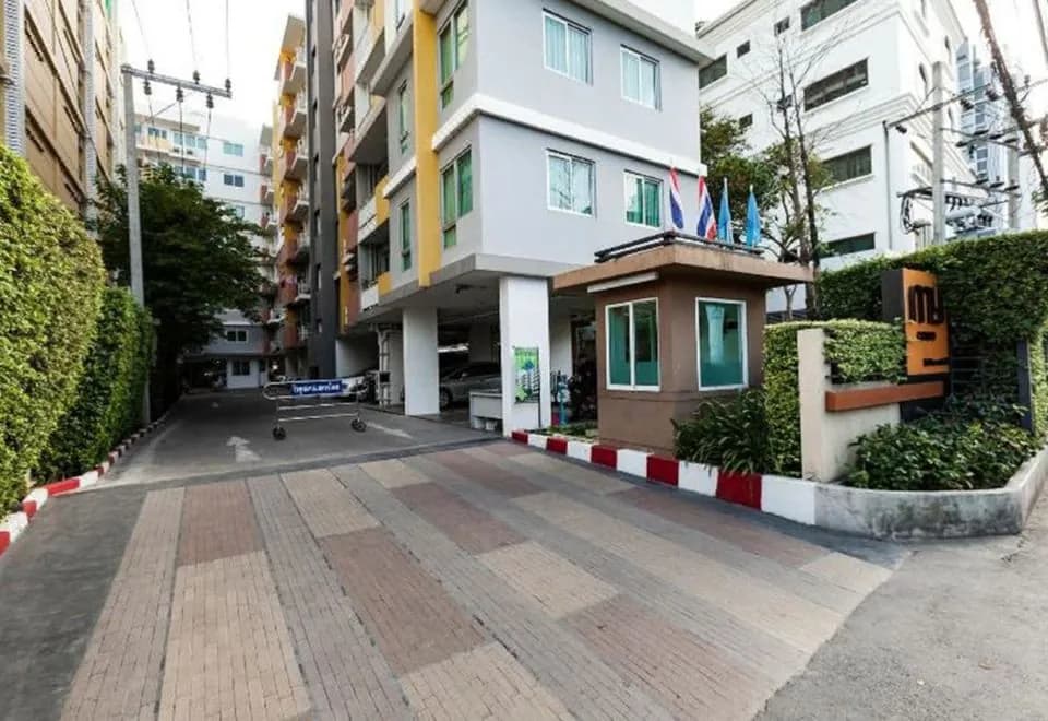 1 Bdrm Condo 5 Minutes Walk 2 BTS Fiber Optic Wifi