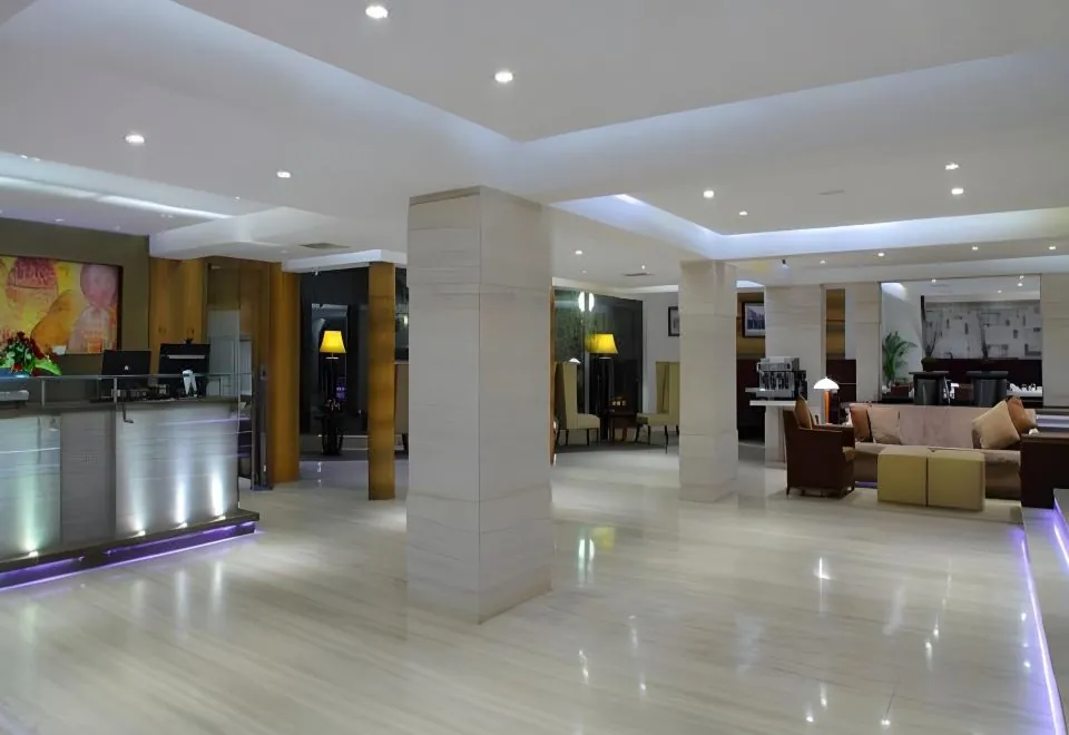 Hiltop Hotel