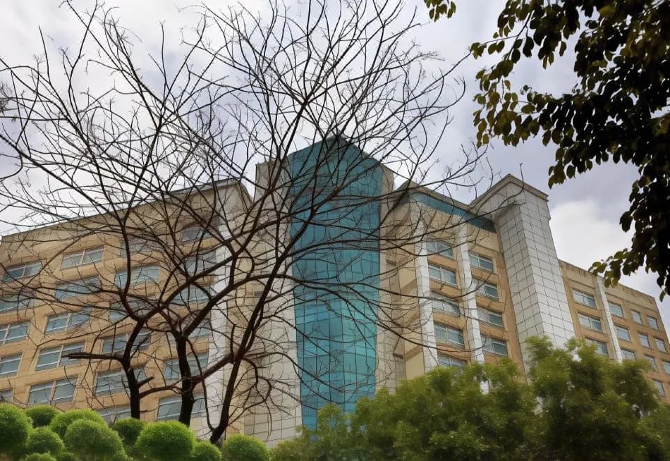 Mahagun Sarovar Portico Suites