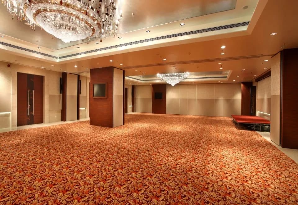 Mahagun Sarovar Portico Suites
