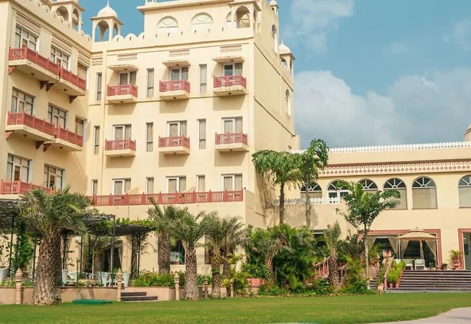 Le Meridien Jaipur Resort & Spa