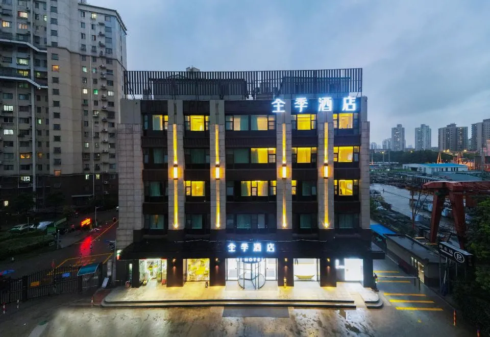Ji Hotel (Shanghai Yanggao South Road Metro Station)