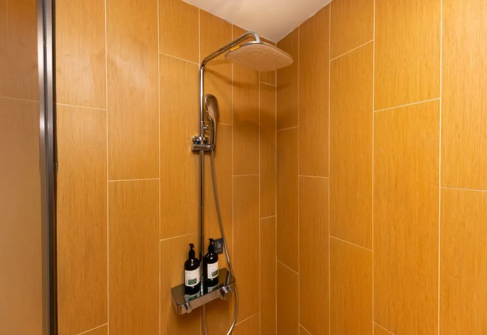Ji Hotel (Shanghai Yanggao South Road Metro Station)