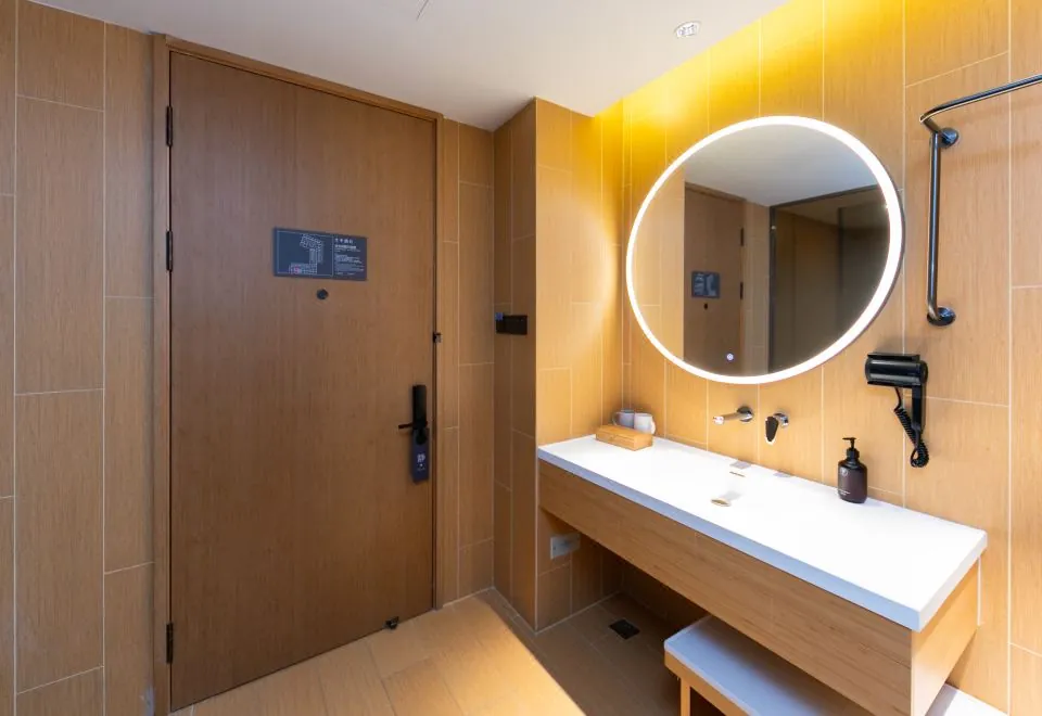 Ji Hotel (Shanghai Yanggao South Road Metro Station)