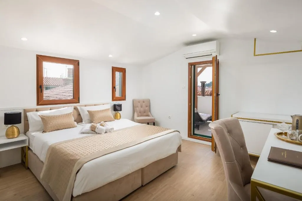Le Premier Luxury Rooms
