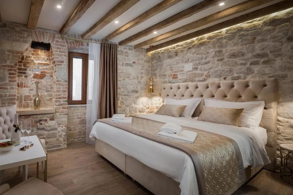 Le Premier Luxury Rooms