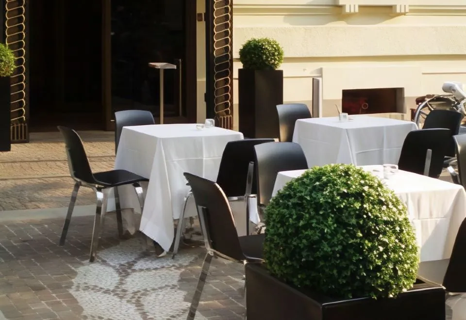 LHP Hotel Napoleon