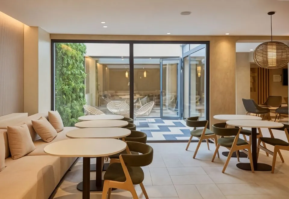 Omid Saldanha Hotel