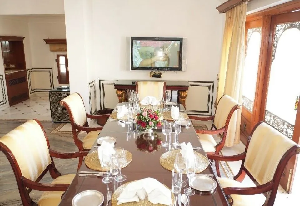 The Raj Palace (Small Luxury Hotels of The World)