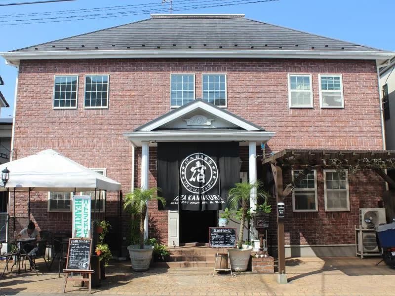 Iza Kamakura Guest House and Bar