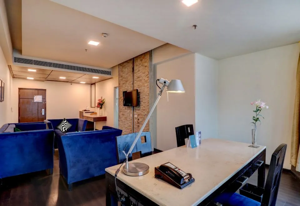 5 by OYO - Metropolitan