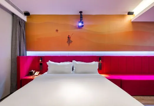 MoYu Movie Hotel (Shanghai People's Square Nanjing West Road  subway station)
