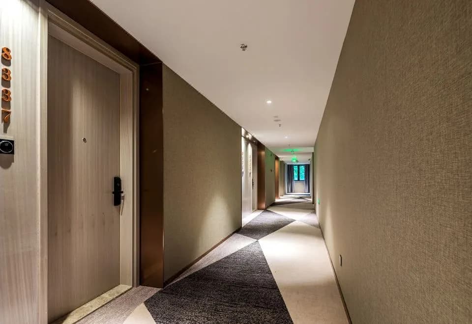 MoYu Movie Hotel (Shanghai People's Square Nanjing West Road  subway station)