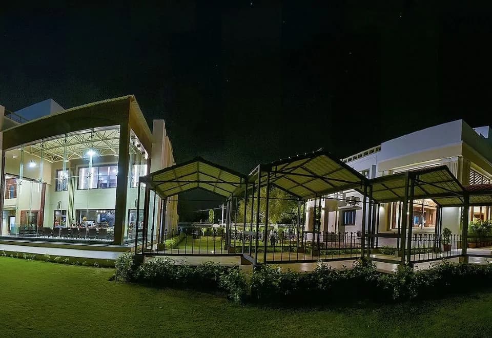 Lariya Resort