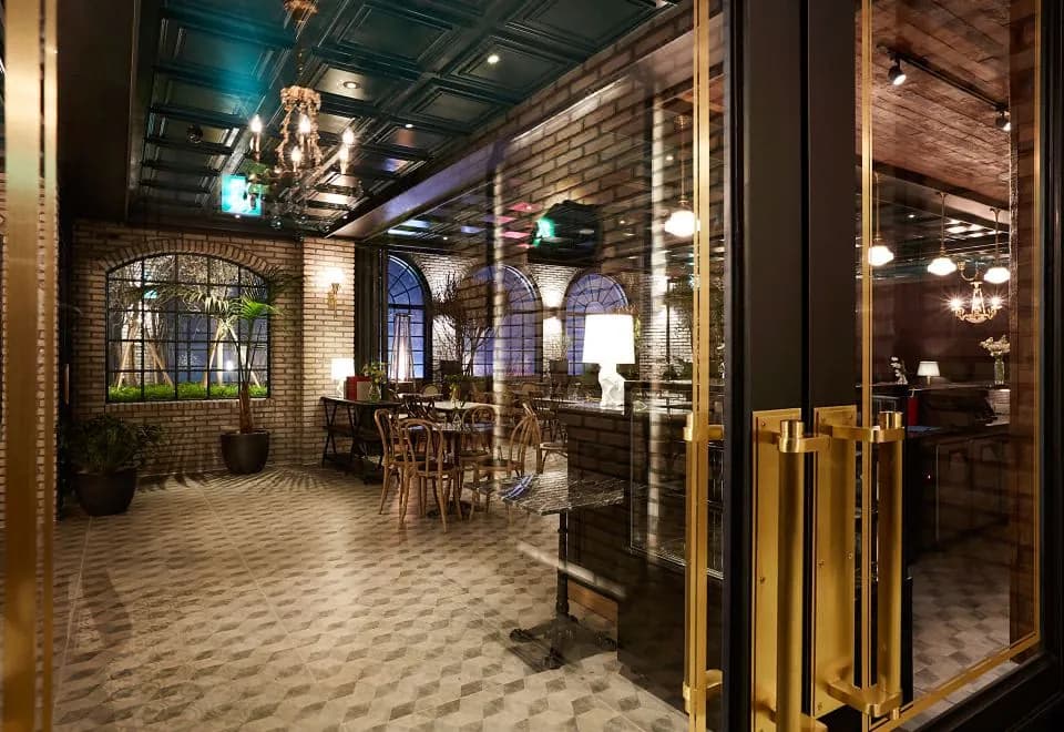 9 Brick Hotel