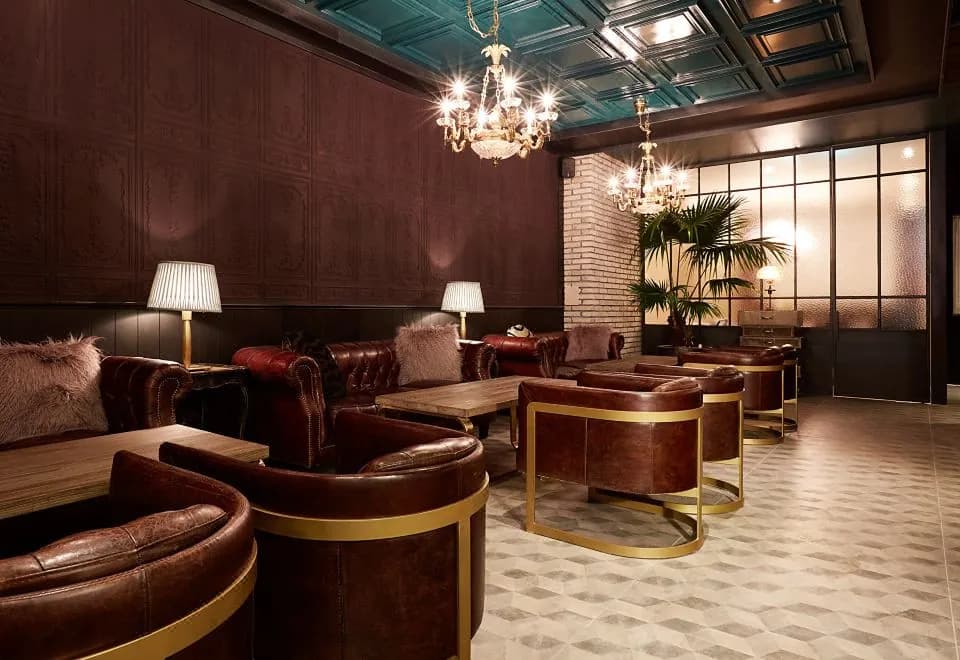 9 Brick Hotel