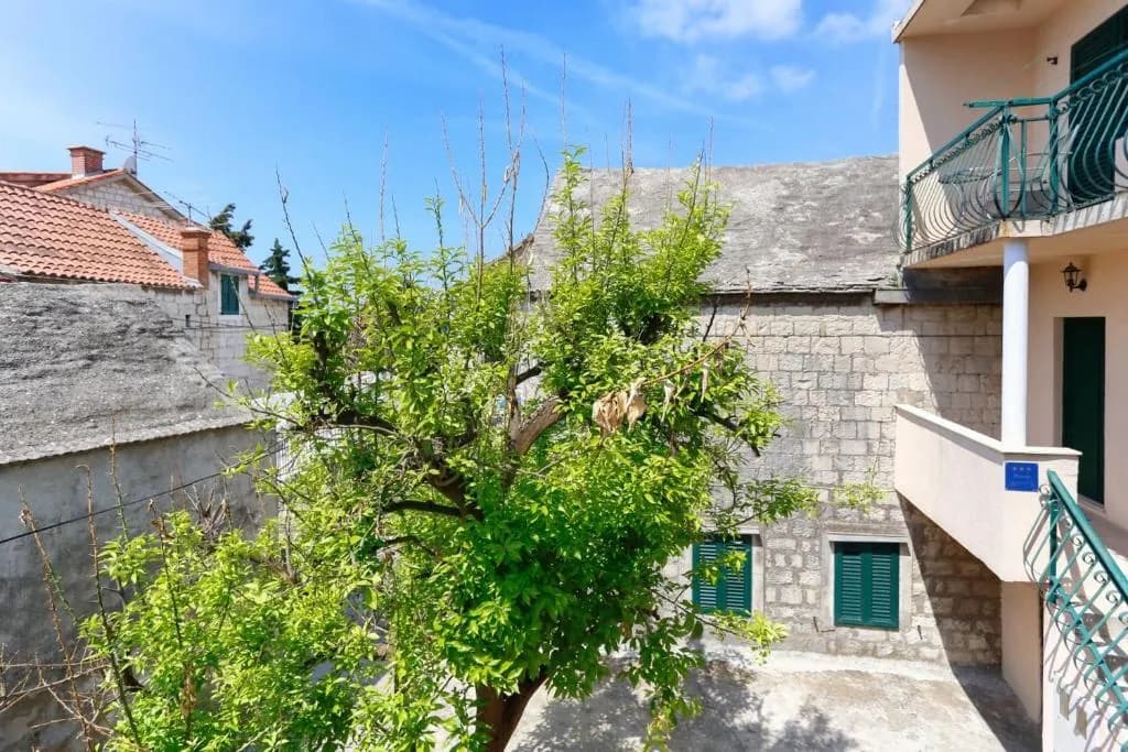 Apartments and Rooms Stone House