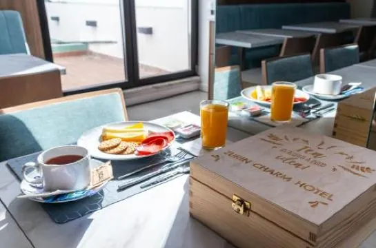 Zurin Charm Hotel