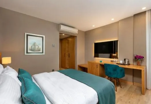 Pukka Hotel