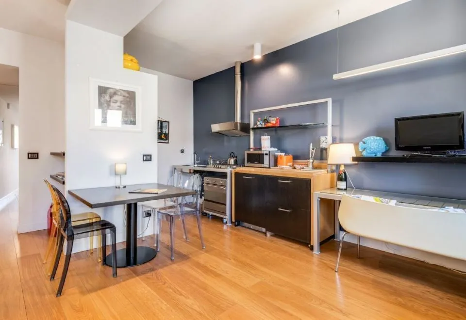 Piazza Santa Croce Design Apartment with Balcony