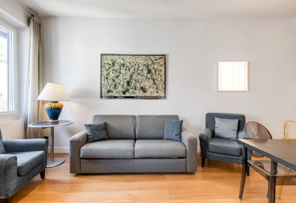 Piazza Santa Croce Design Apartment with Balcony