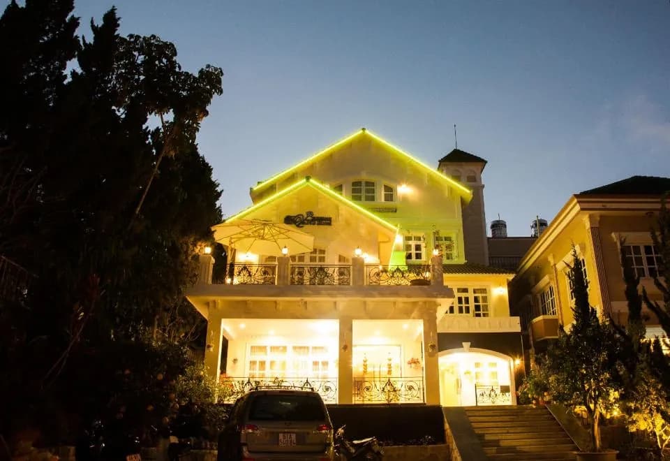 Hoa Sen Vang Villa Hotel