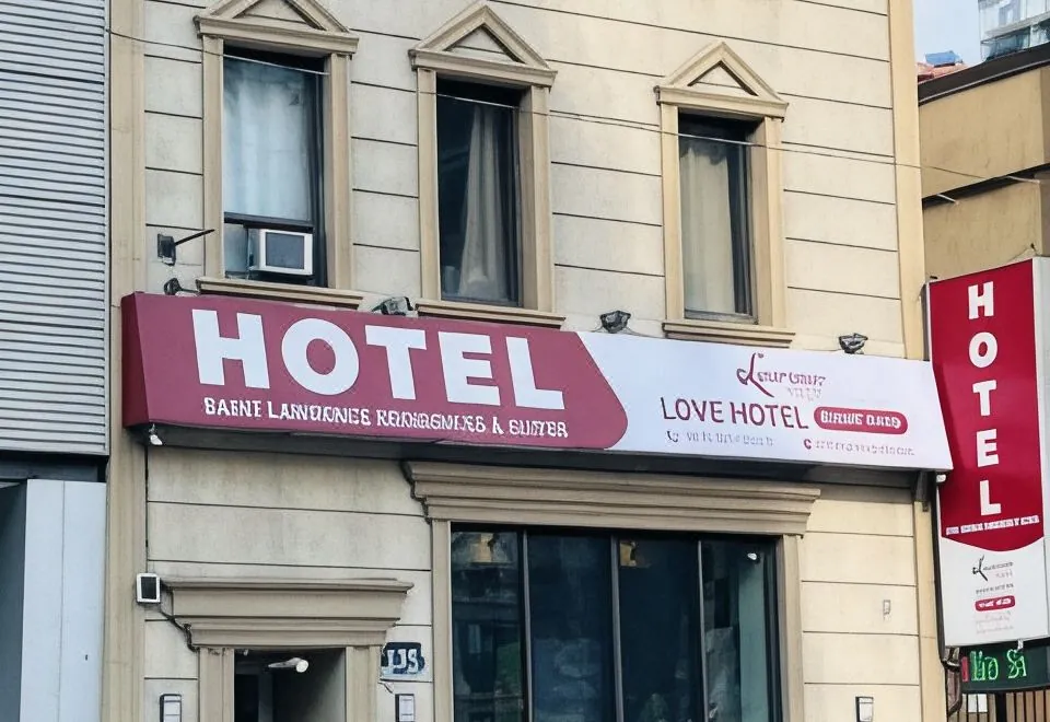 Saint Lawrence Residences and Suites