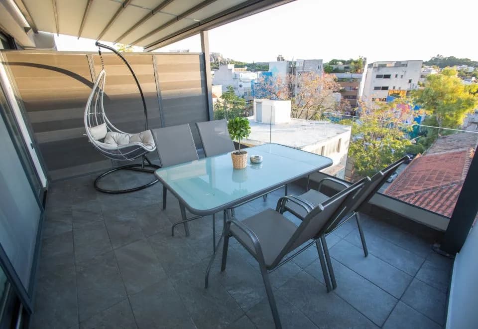 Raise Acropolis View Suites