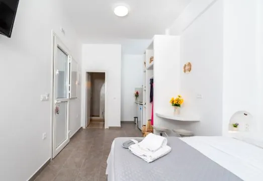Thallos Cave House and Apartments